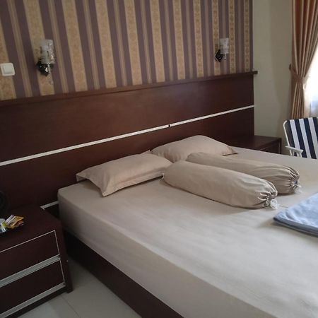 Riki Guesthouse Syari'Ah Джепара Экстерьер фото