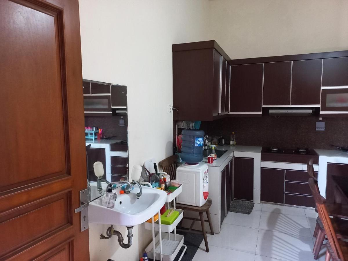 Riki Guesthouse Syari'Ah Джепара Экстерьер фото